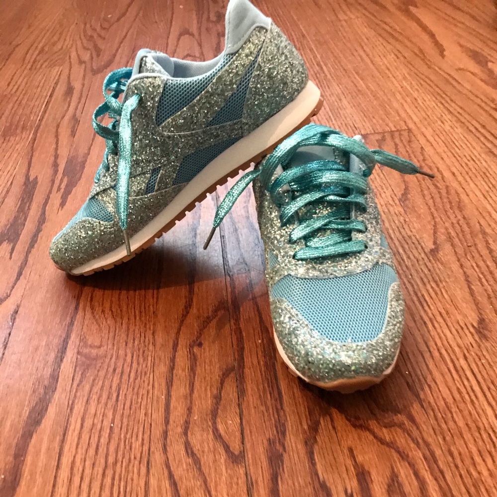 Woman gym shoes